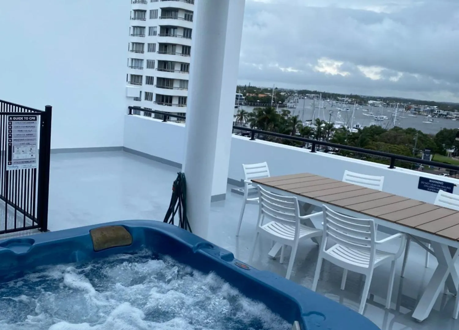 At The Beach Mooloolaba, Private Rooftop With Spa, 50M To Beach, Surfclub And Esplanade location